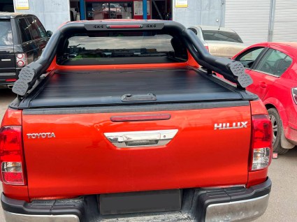 Дуга безопасности в кузов Toyota Hilux - фото 2